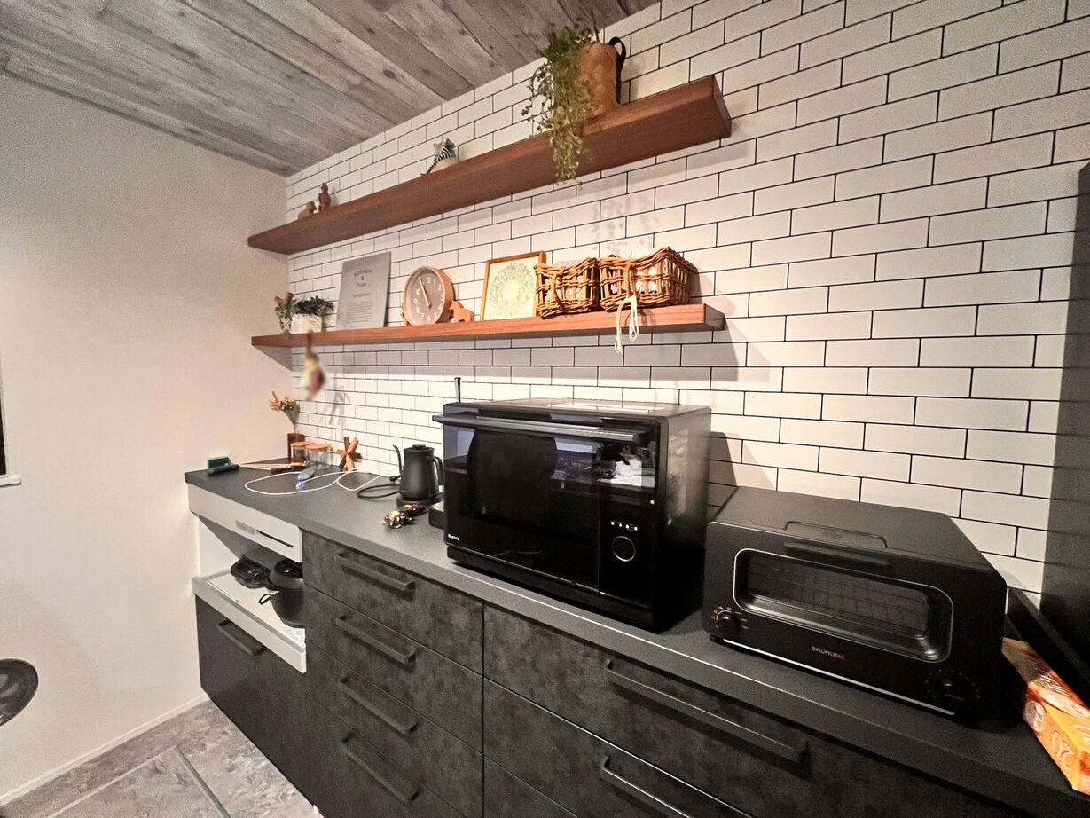 一級建築士事務所 JTM商事 【君津市／中庭／ペット／ドッグラン／平屋】重厚なアイアン門扉の奥に広がる愛犬思いのやさしい平屋の建築実例画像5