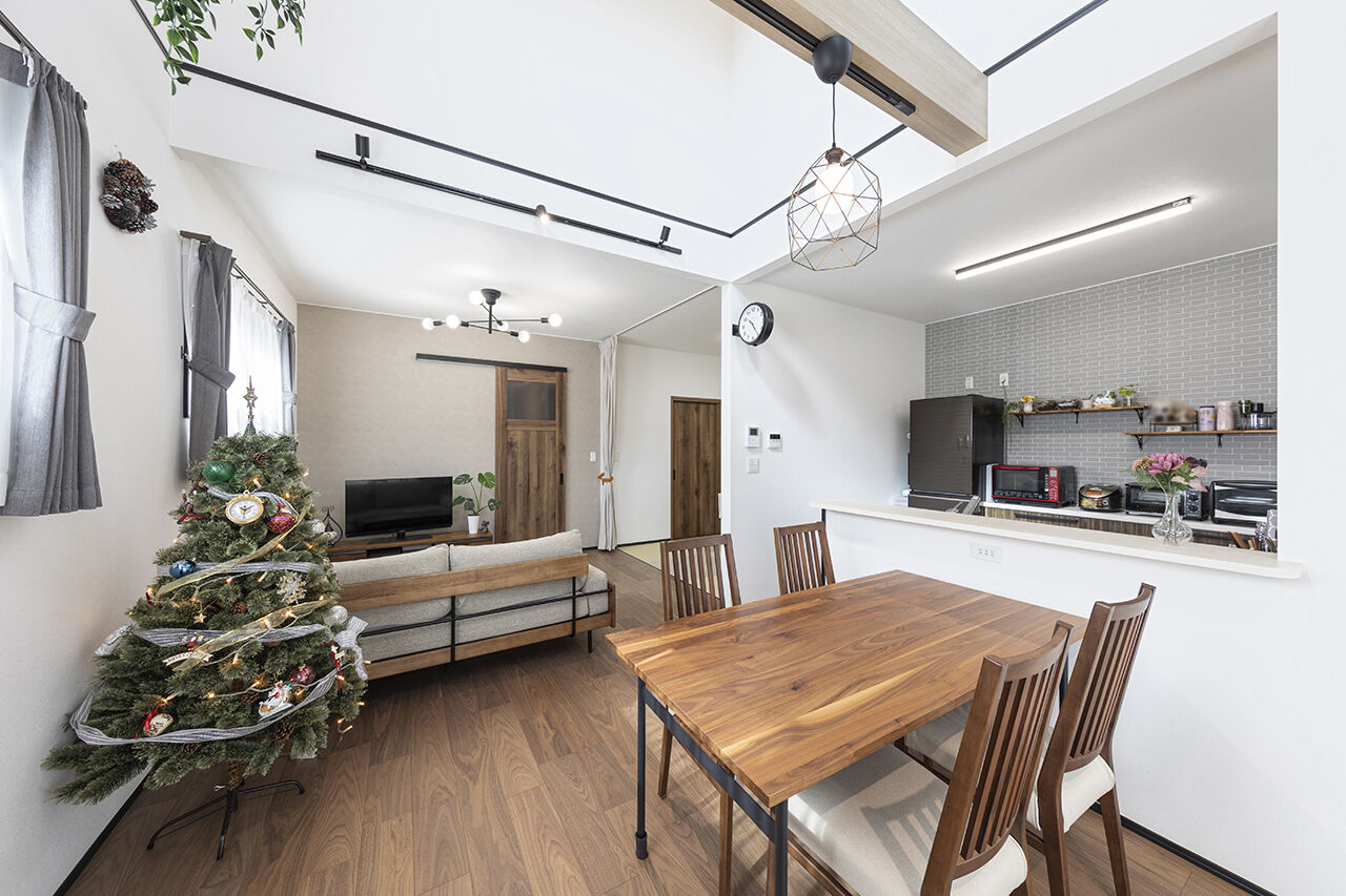 ファンホーム　ツーバイフォー専門 【1800万円台／吹抜／収納充実】20代夫婦が夢を諦めず叶えた、光と笑顔に包まれる家の建築実例画像4