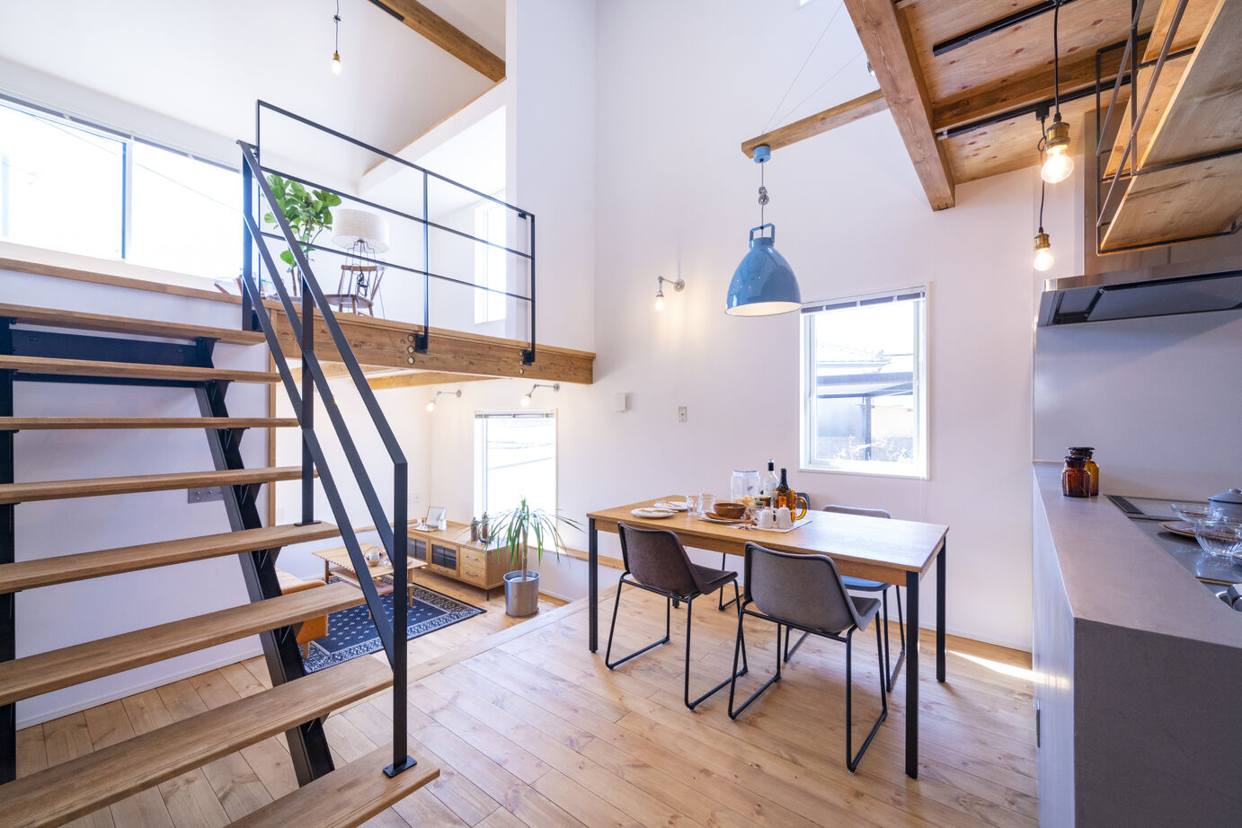 BinO KAGOSHIMA（MBC開発） 【BinO/鹿児島市/スキップフロア/31.5坪】スキップフロアから錦江湾と桜島を望む 自分らしくクラフトする家の建築実例画像2