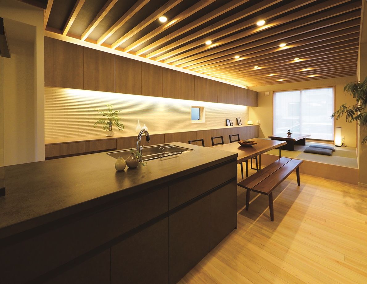 日本ハウスホールディングス 「仕切らない空間設計」が叶えた、家族のつながりを大切にする住まい。書斎付きビルトインガレージも実現の建築実例画像1