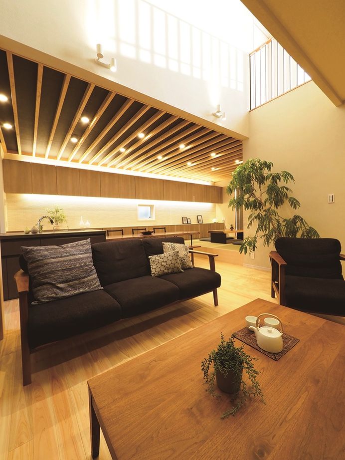 日本ハウスホールディングス 「仕切らない空間設計」が叶えた、家族のつながりを大切にする住まい。書斎付きビルトインガレージも実現の建築実例画像2