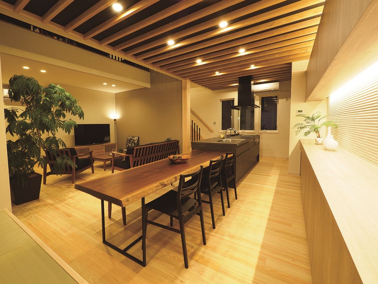 日本ハウスホールディングス 「仕切らない空間設計」が叶えた、家族のつながりを大切にする住まい。書斎付きビルトインガレージも実現の建築実例画像5