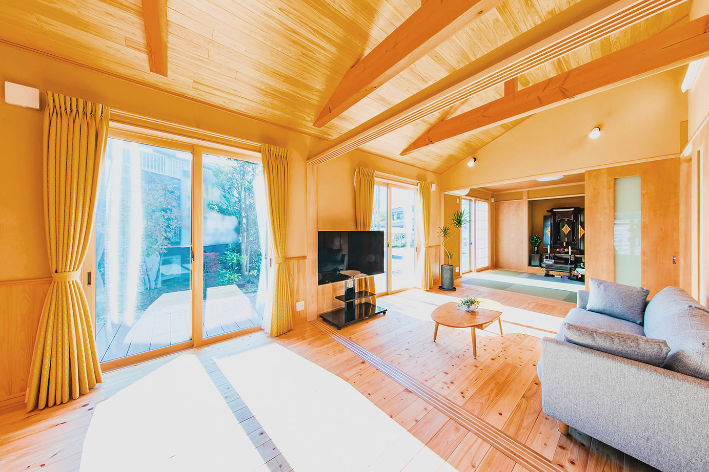 日本ハウスホールディングス ゆったりした空間で檜の心地よさに包まれる。構造・内装に檜をふんだんに採用した平屋の住まいの建築実例画像2