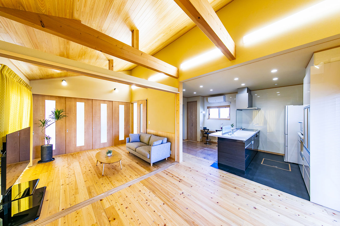 日本ハウスホールディングス ゆったりした空間で檜の心地よさに包まれる。構造・内装に檜をふんだんに採用した平屋の住まいの建築実例画像3