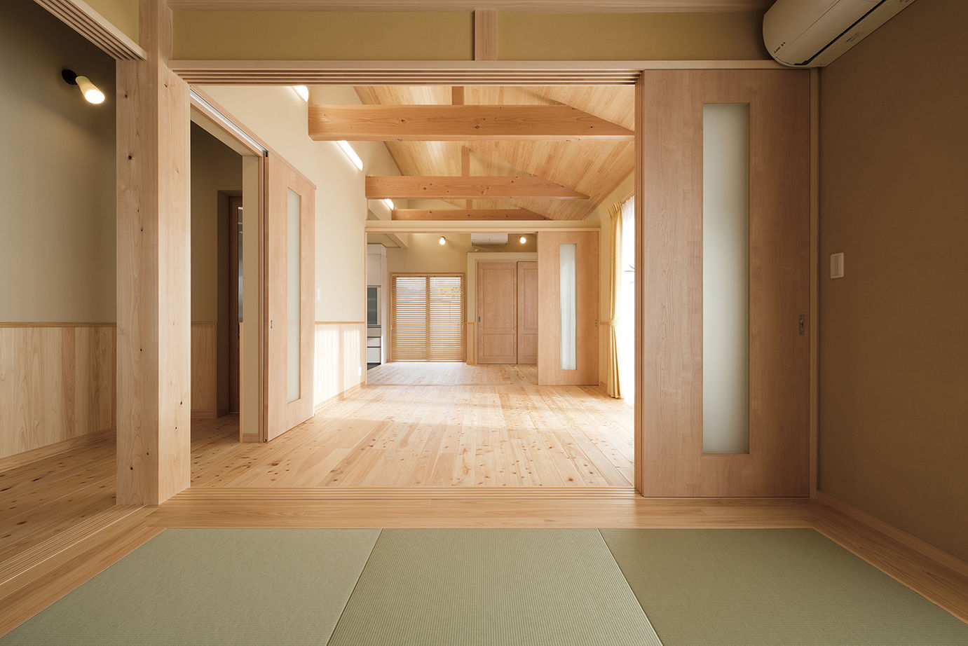 日本ハウスホールディングス ゆったりした空間で檜の心地よさに包まれる。構造・内装に檜をふんだんに採用した平屋の住まいの建築実例画像5