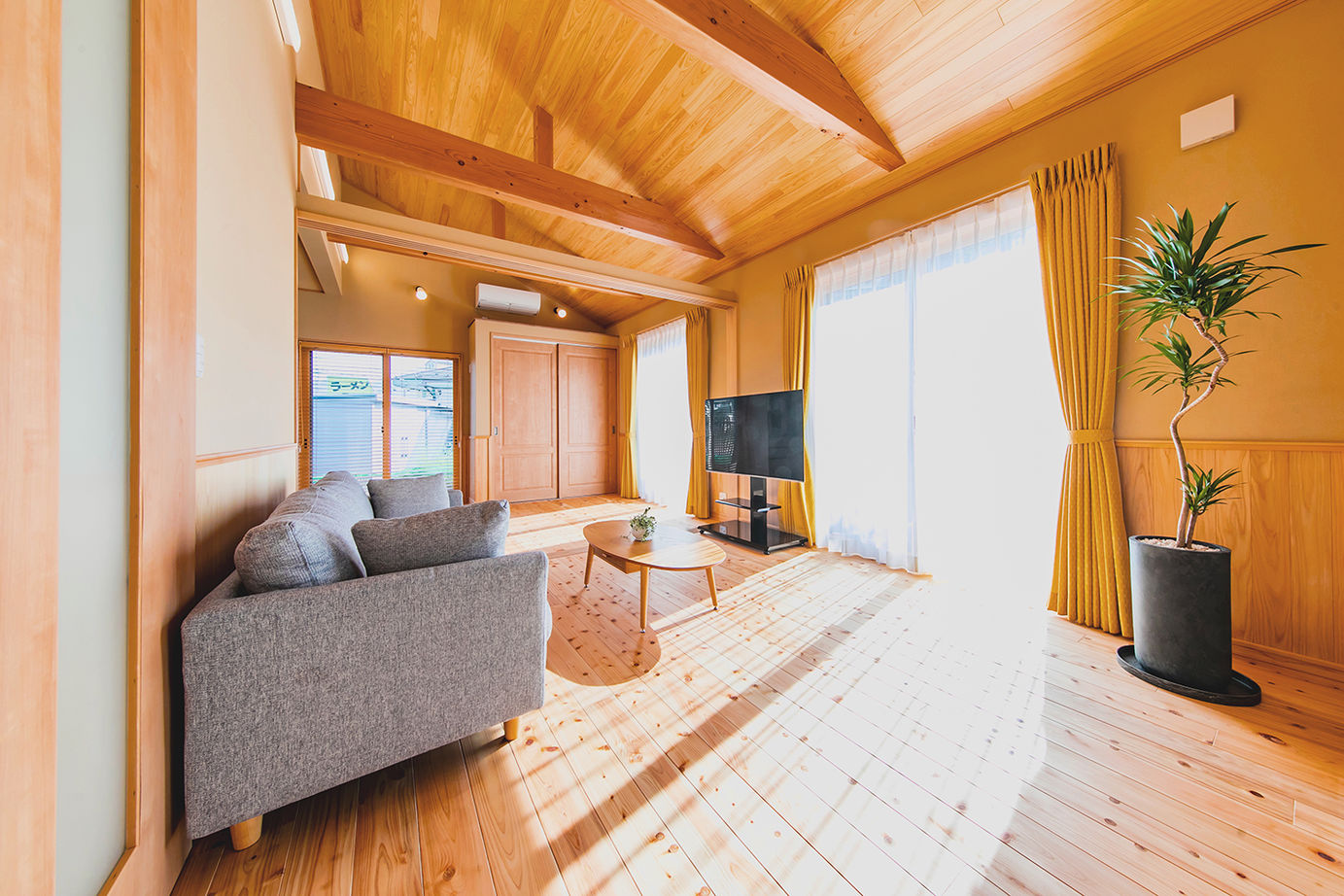 日本ハウスホールディングス ゆったりした空間で檜の心地よさに包まれる。構造・内装に檜をふんだんに採用した平屋の住まいの建築実例画像8