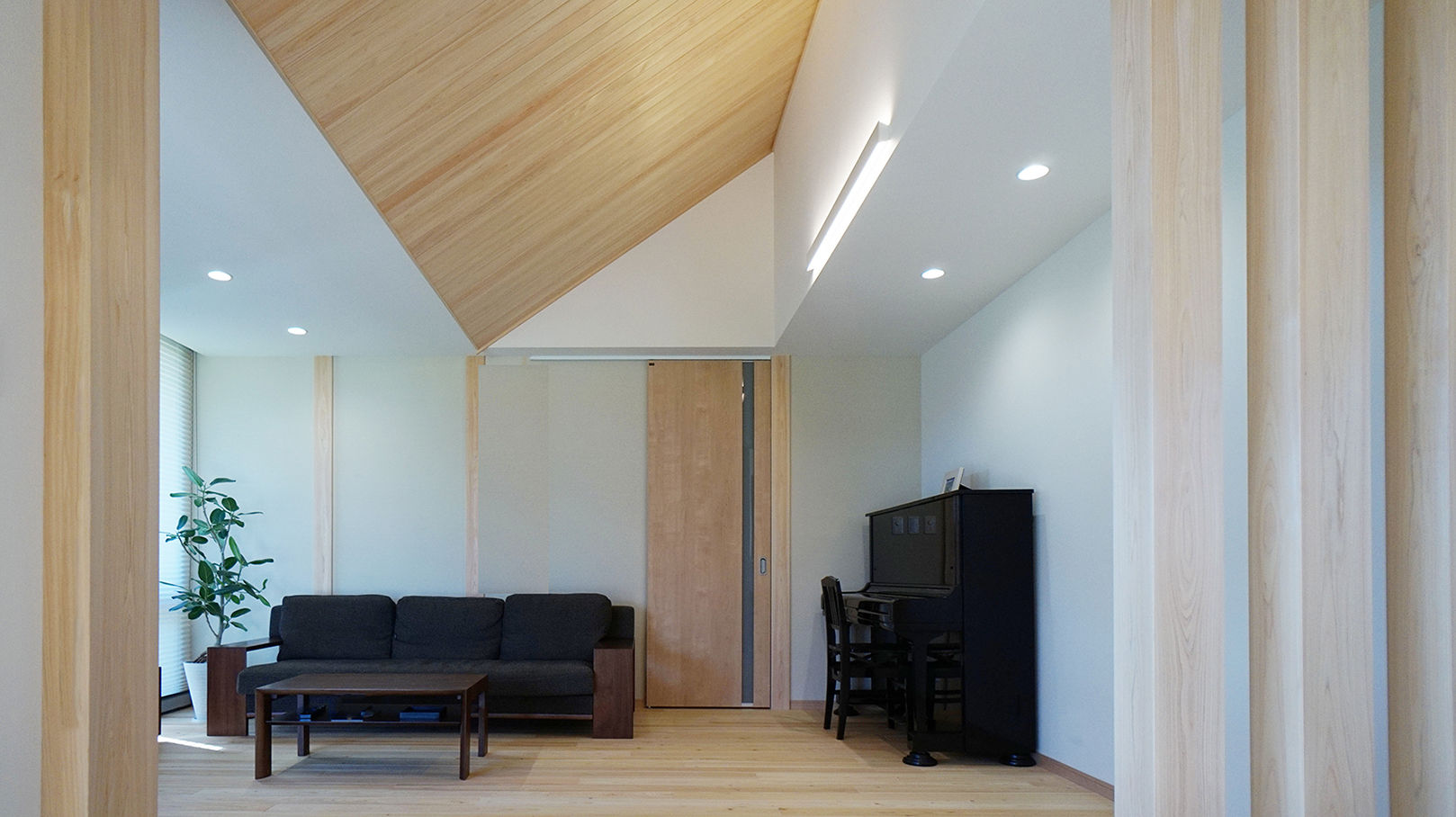 日本ハウスホールディングス 「求めたのは究極のカッコよさ！」。ウチもソトもオリジナリティに富んだカッコいい平屋の住まいの建築実例画像5