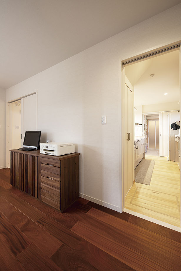 日本ハウスホールディングス 「求めたのは究極のカッコよさ！」。ウチもソトもオリジナリティに富んだカッコいい平屋の住まいの建築実例画像10