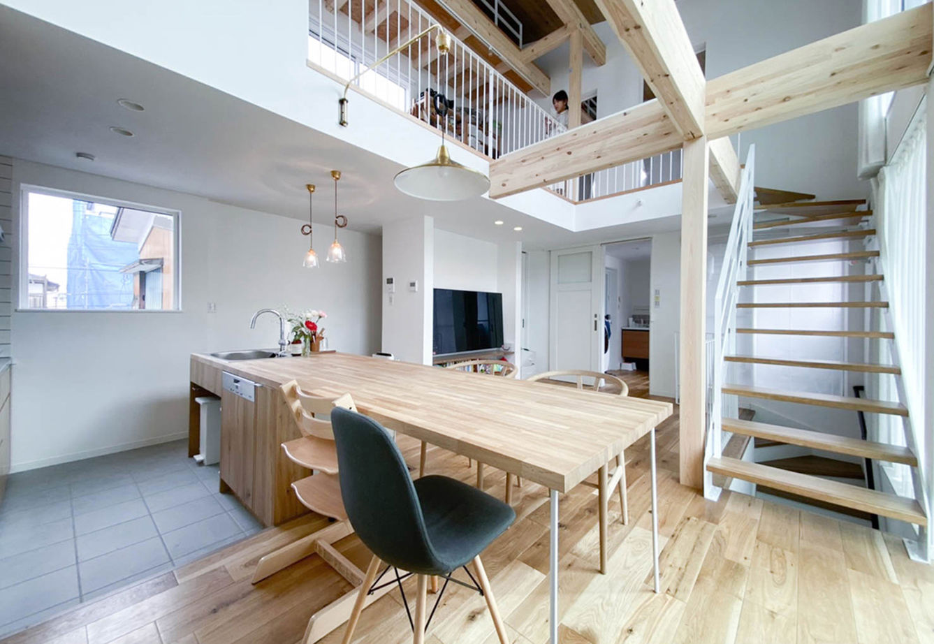 日本ハウスホールディングス 【防音室／自然素材】28坪の旗竿地とは思えない開放感と明るさ。職住一体の住まいを実現の建築実例画像2