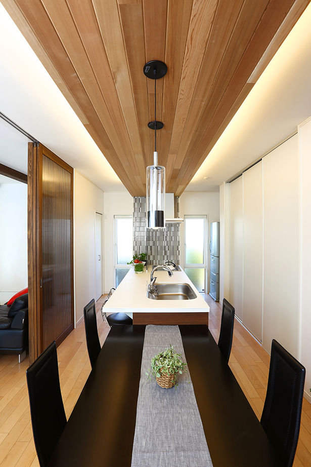 日本ハウスホールディングス 【ガレージ／間取図有】堂々とした平屋を思わせる佇まい。外に閉じて内に開く設計で休日は趣味を満喫！の建築実例画像4