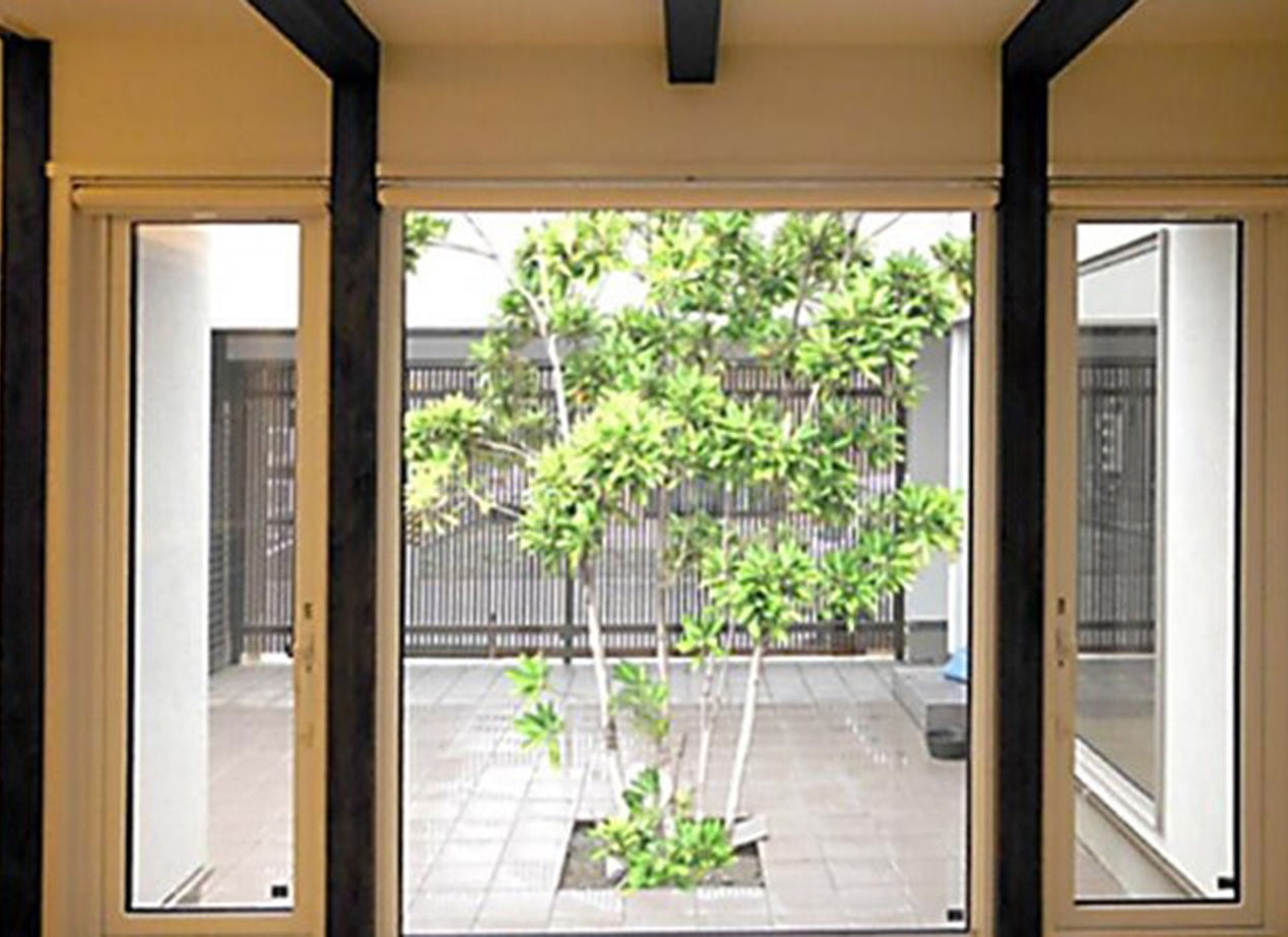 日本ハウスホールディングス 【ガレージ／間取図有】堂々とした平屋を思わせる佇まい。外に閉じて内に開く設計で休日は趣味を満喫！の建築実例画像5