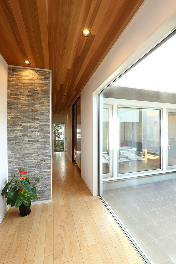 日本ハウスホールディングス 【ガレージ／間取図有】堂々とした平屋を思わせる佇まい。外に閉じて内に開く設計で休日は趣味を満喫！の建築実例画像6