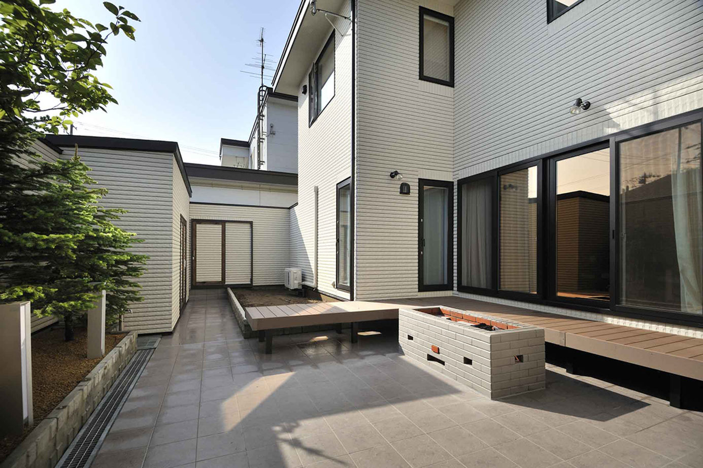 日本ハウスホールディングス 【ウッドデッキ／間取図有】周囲を気にせず、ゆったり楽しめるプライベート感溢れる中庭のある家の建築実例画像4