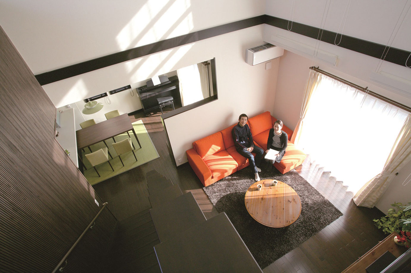 日本ハウスホールディングス 【ビルトインガレージ】24時間いつでも、大好きな愛車とともに暮らせるワクワクがつまった夢の家づくりの建築実例画像2