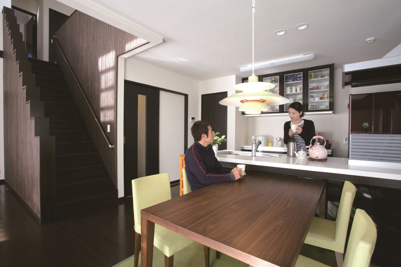 日本ハウスホールディングス 【ビルトインガレージ】24時間いつでも、大好きな愛車とともに暮らせるワクワクがつまった夢の家づくりの建築実例画像4