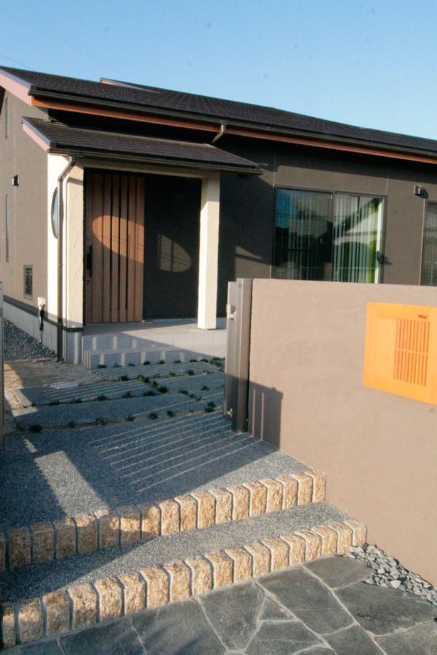 太陽ハウジング 勾配天井と大きなウッドデッキが心地いい　和モダンの平屋の建築実例画像8