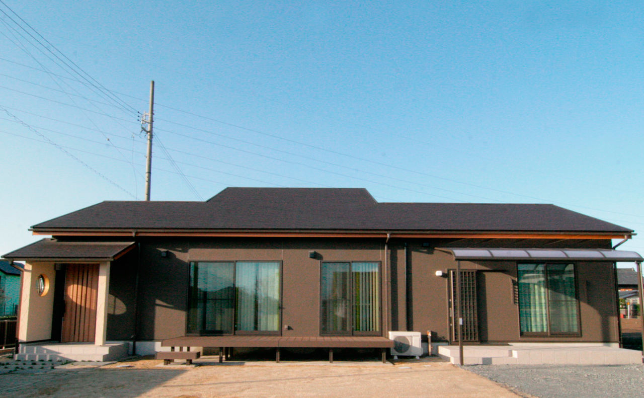 太陽ハウジング 勾配天井と大きなウッドデッキが心地いい　和モダンの平屋の建築実例画像9