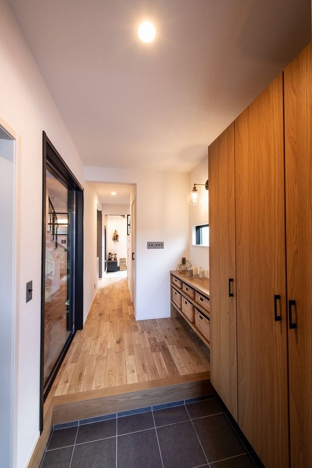 太陽ハウジング ガレージ×土間×ウッドデッキ　内外一体で遊べる2階リビングの家の建築実例画像7