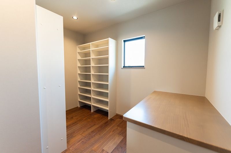 太陽ハウジング 勾配天井の2階リビング×ビルトインガレージ　夫婦のこだわりが詰まった家の建築実例画像3