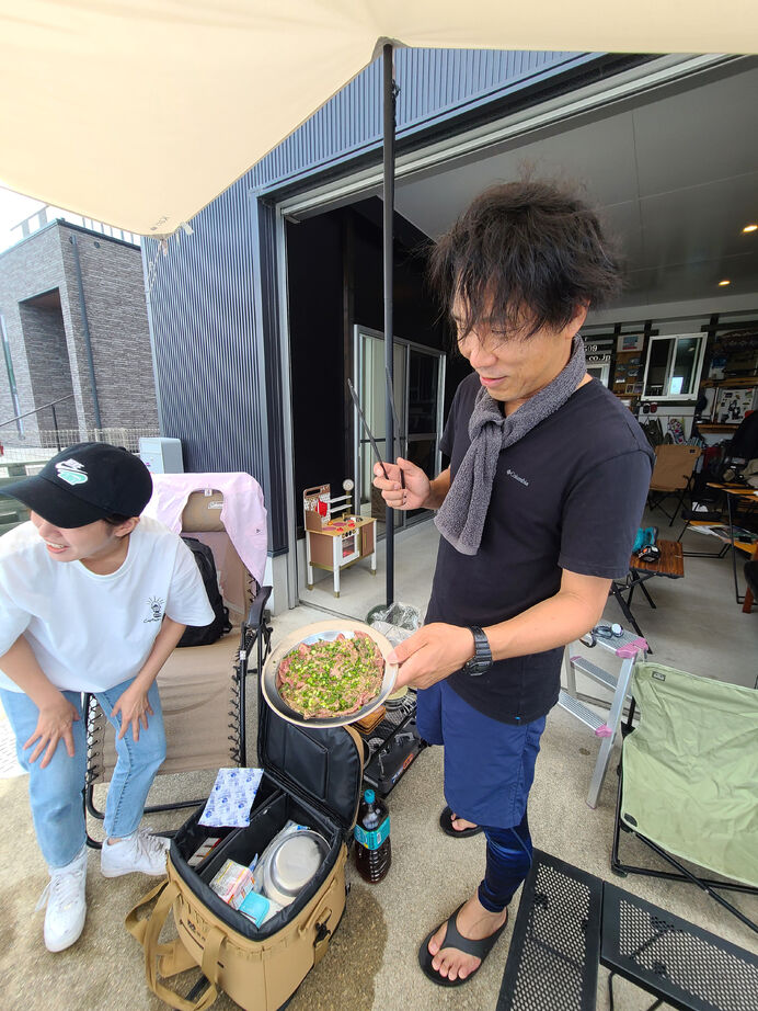 太陽ハウジング 週末はガレージでDIY＆BBQ！黒いガルバの外観が映える家の建築実例画像3