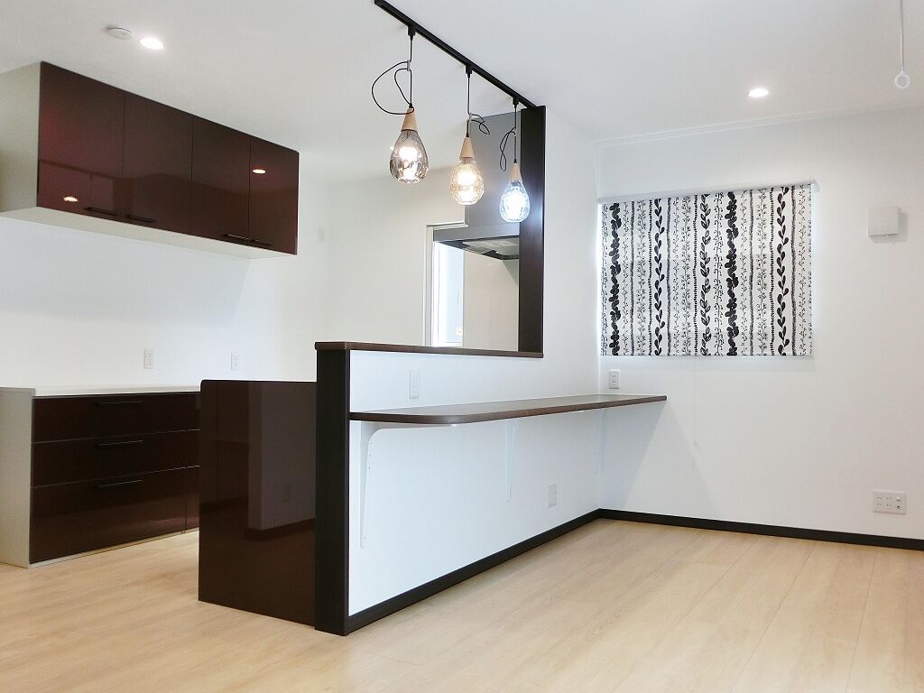 太陽ハウジング 5,000冊のマンガを収納！大人家族で暮らす黒いガルバの家の建築実例画像3