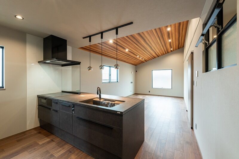 太陽ハウジング ビルトインガレージ×2階LDKで叶える、夫婦で楽しむガレージハウスの建築実例画像2