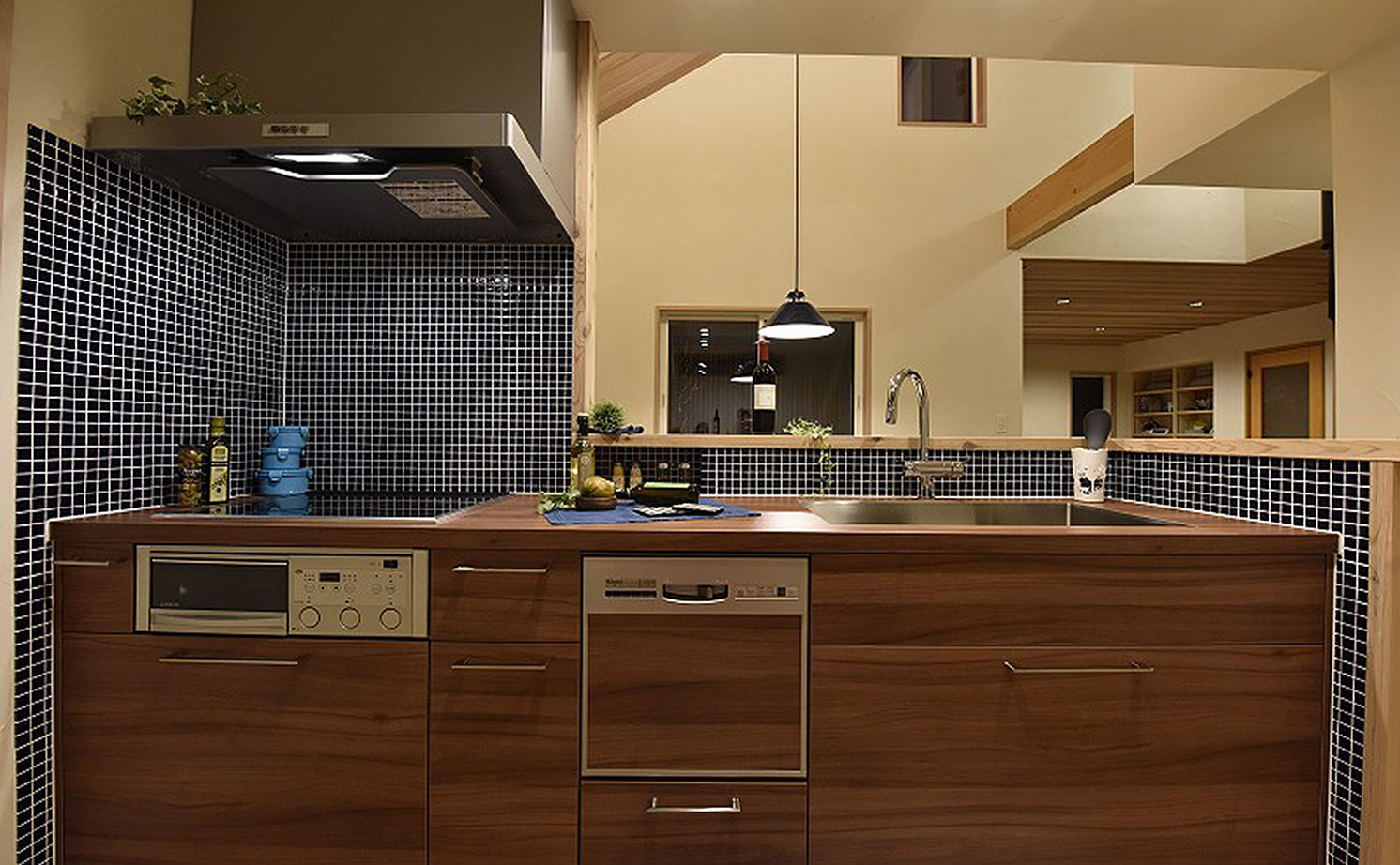 エーセンス建築設計 【2000万円台/31坪/間取り図有】プライベートを守り光や風は通す。外に閉じ内に開くテラスのある家の建築実例画像5