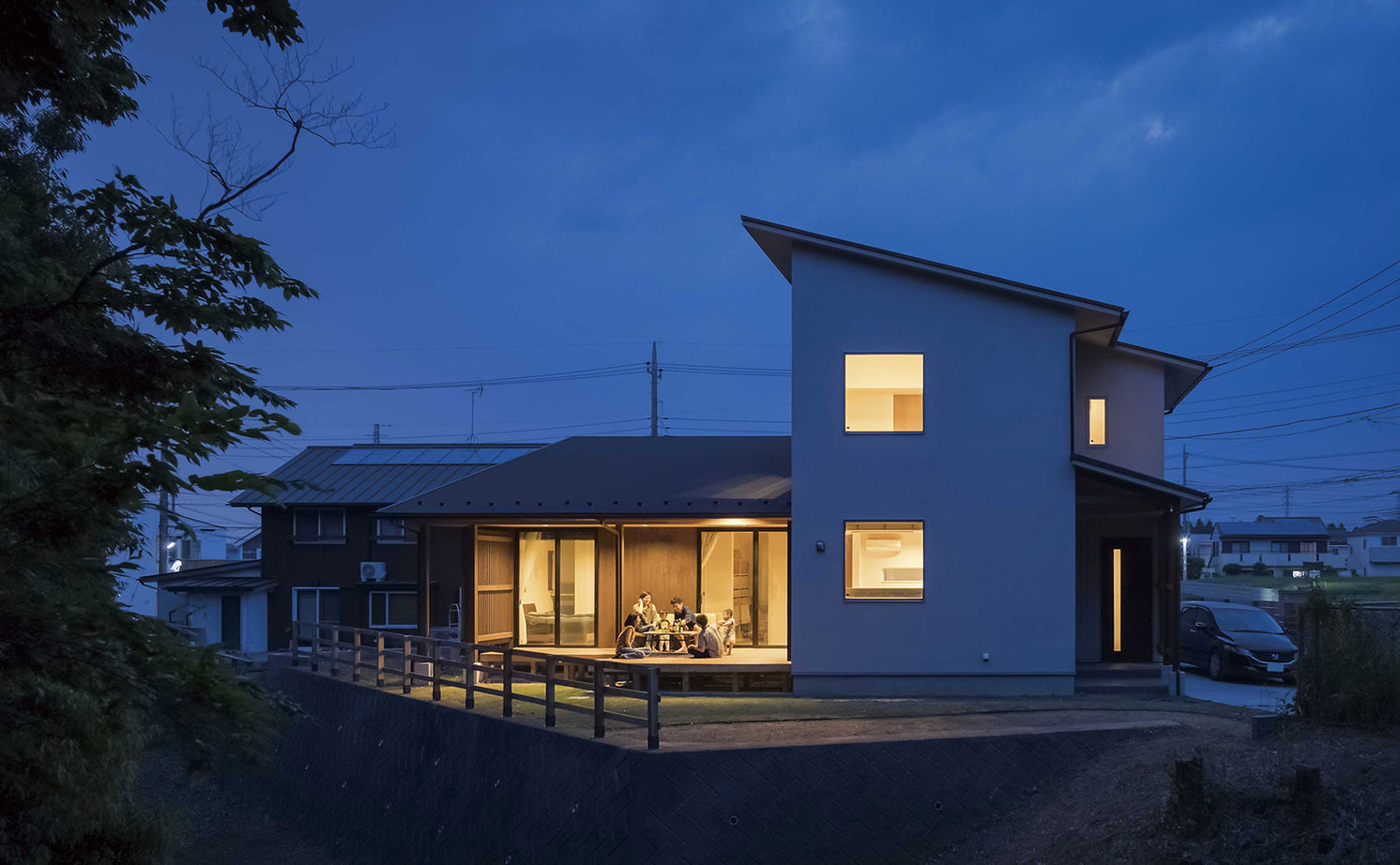 エーセンス建築設計 【2000万円台/37坪/間取り図有】段差のある敷地を活かした、光と風と緑の家の建築実例画像2