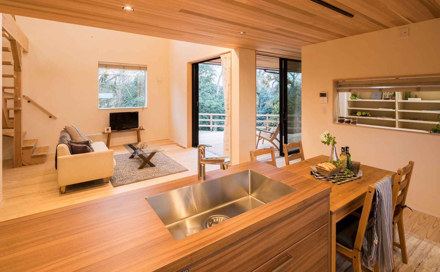 エーセンス建築設計 【2000万円台/37坪/間取り図有】段差のある敷地を活かした、光と風と緑の家の建築実例画像8