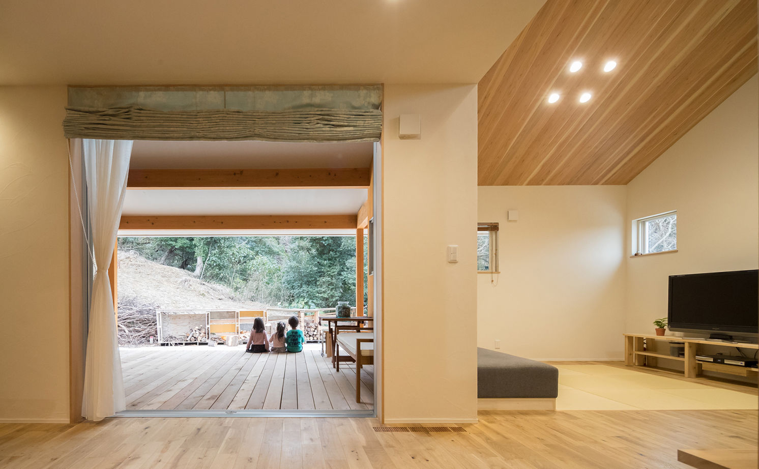 エーセンス建築設計 【2000万円台/39坪/間取り図有】理想の土地を探して、念願の田舎暮らしを実現。自然と共生する平屋の建築実例画像2