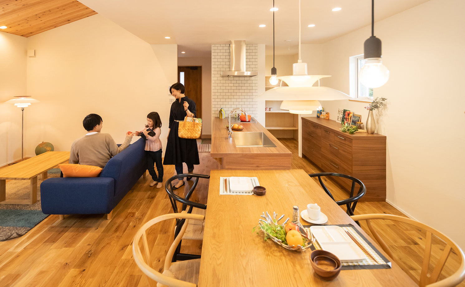 エーセンス建築設計 【2000万円台/30坪/間取り図有】天窓から光が注ぐテラス。動線と収納にこだわった快適な平屋　の建築実例画像5