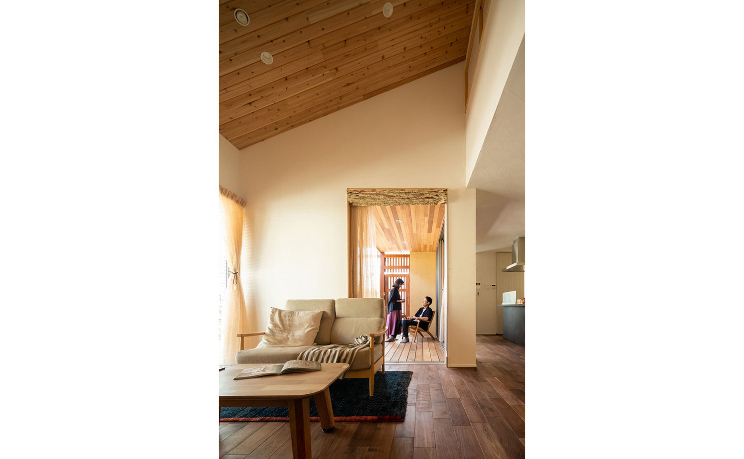 エーセンス建築設計 【2000万円台/28坪/間取り図有】住宅街でも光、風を感じて。大屋根の下に心地よい中庭のあるコンパクトな家の建築実例画像7