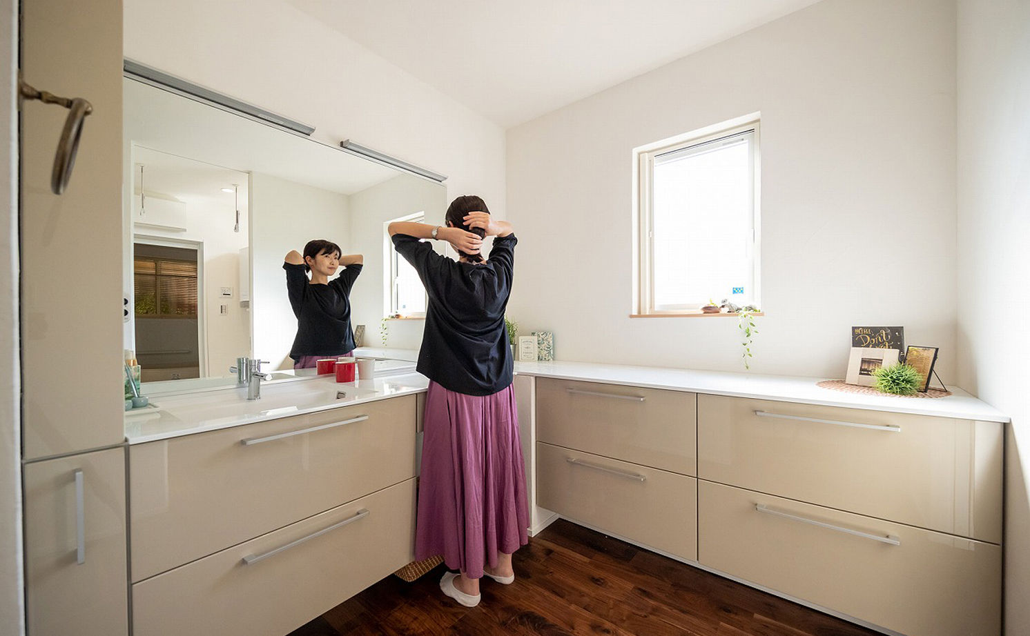 エーセンス建築設計 【2000万円台/28坪/間取り図有】住宅街でも光、風を感じて。大屋根の下に心地よい中庭のあるコンパクトな家の建築実例画像8