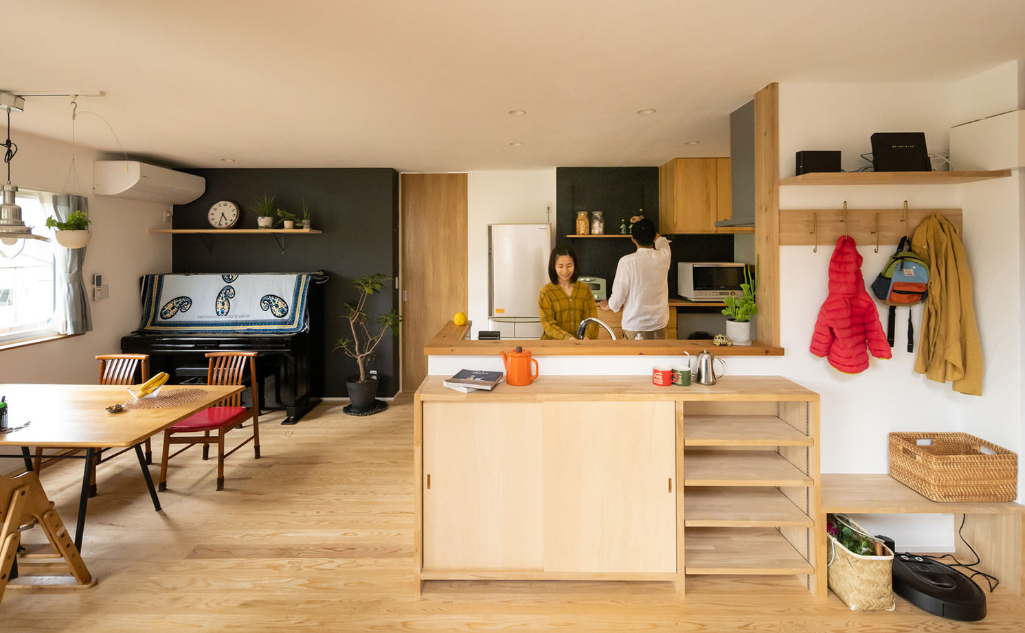 エーセンス建築設計 【41坪/間取り図有】広がりある借景を室内に取り入れて伸びやかに。シンプルで温もりのある通り土間の家の建築実例画像4