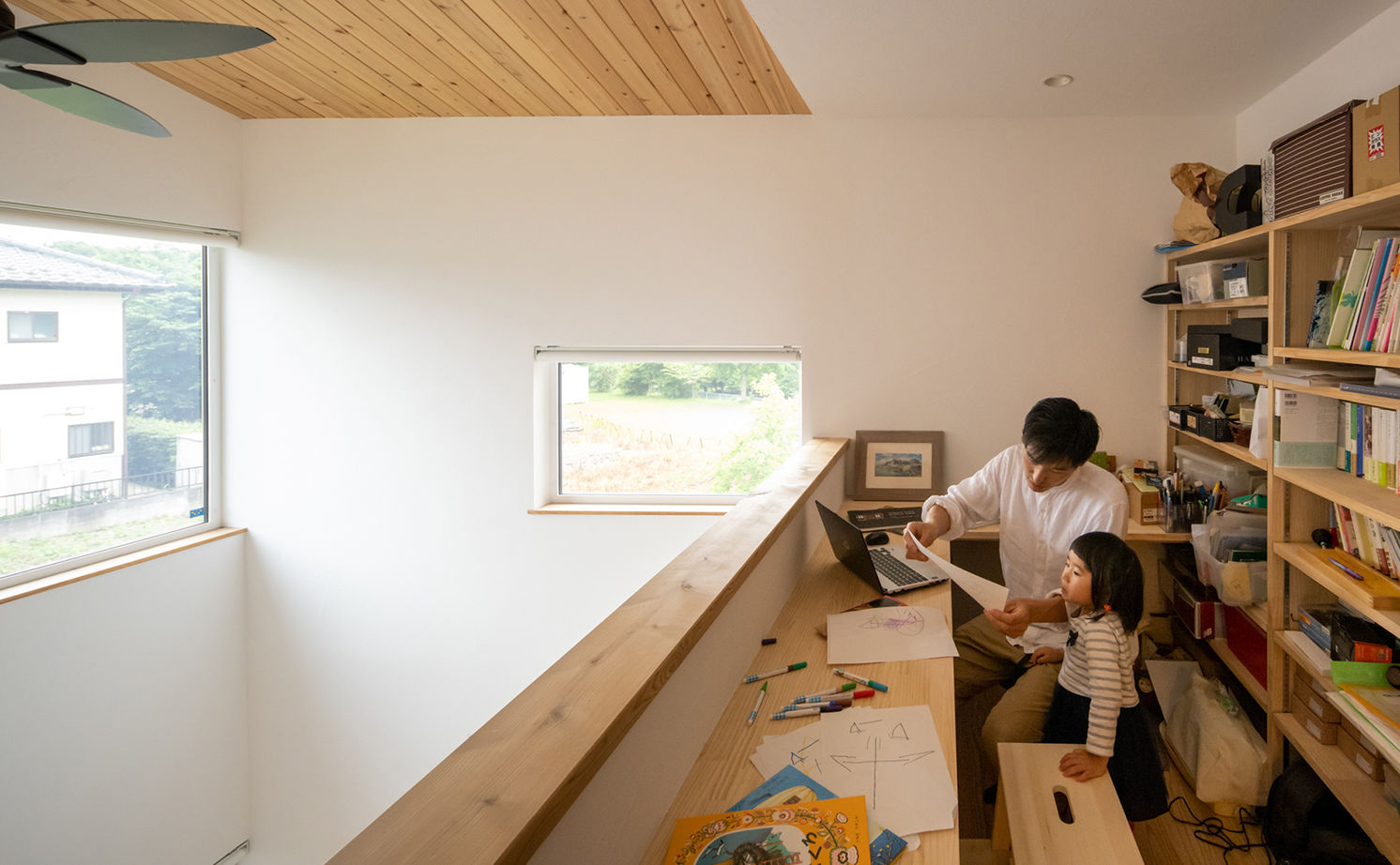 エーセンス建築設計 【41坪/間取り図有】広がりある借景を室内に取り入れて伸びやかに。シンプルで温もりのある通り土間の家の建築実例画像8