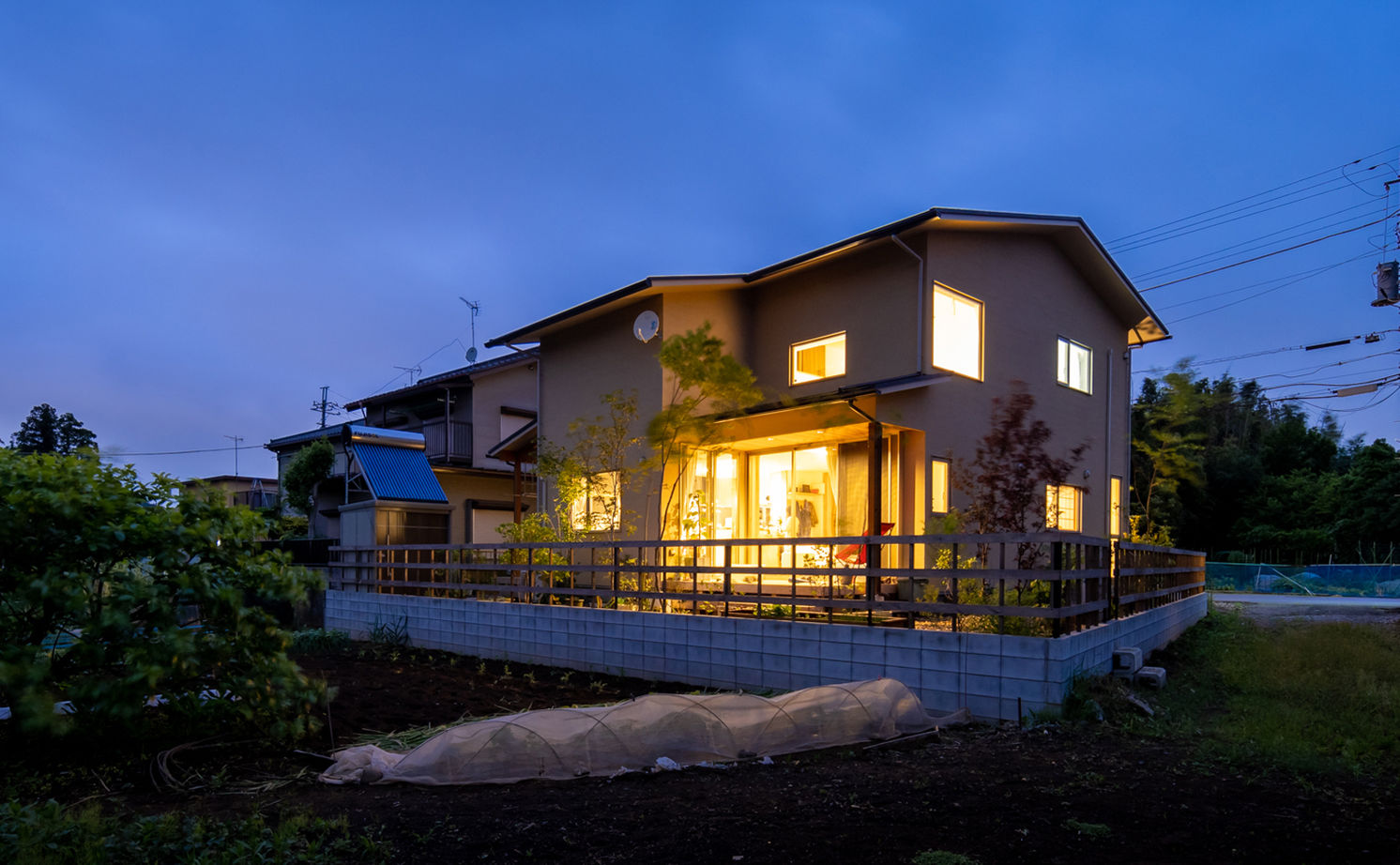 エーセンス建築設計 【41坪/間取り図有】広がりある借景を室内に取り入れて伸びやかに。シンプルで温もりのある通り土間の家の建築実例画像10