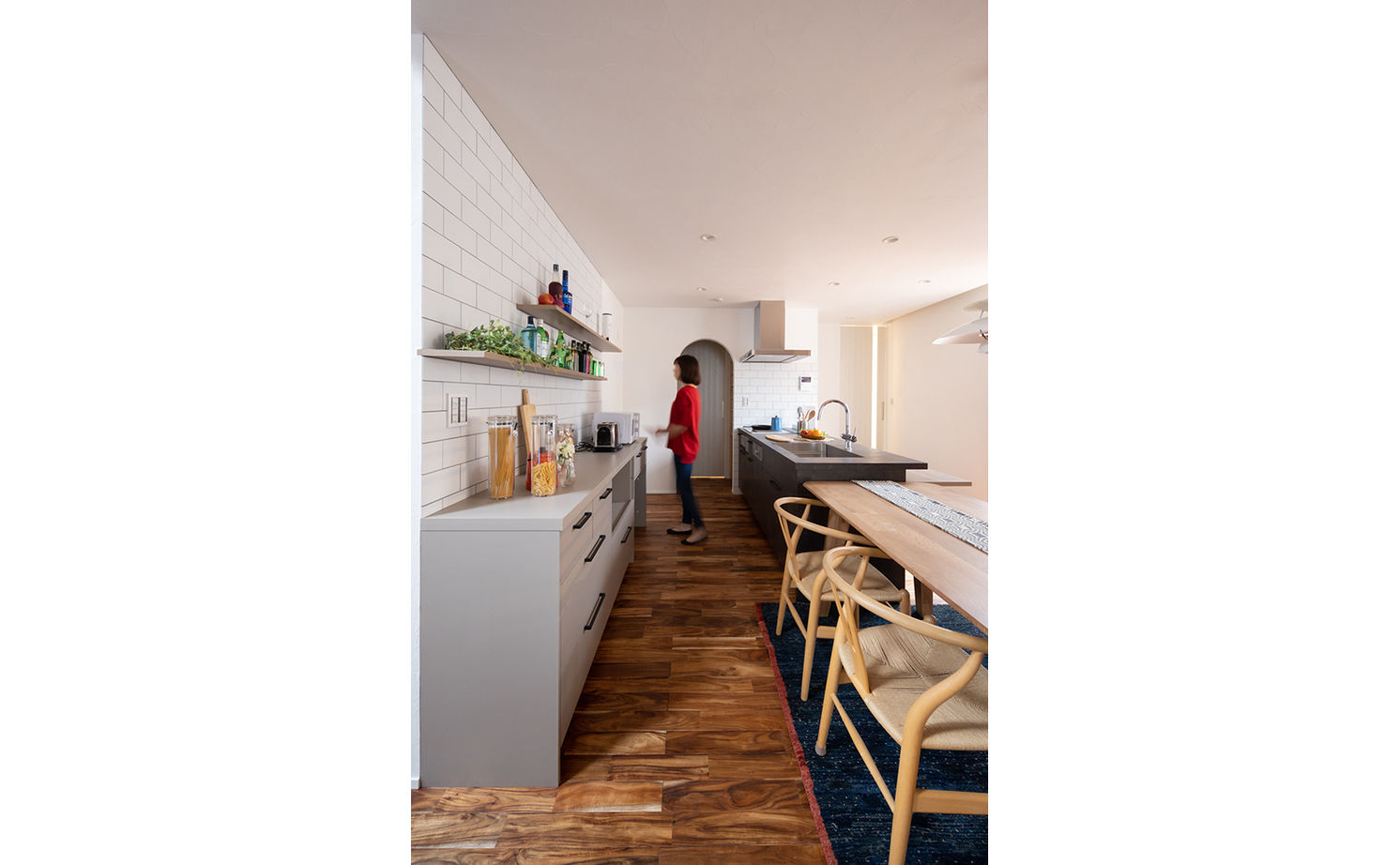 エーセンス建築設計 【36坪】中庭があるコの字型の平屋。バーカウンターと薪ストーブで大人時間を愉しむの建築実例画像5