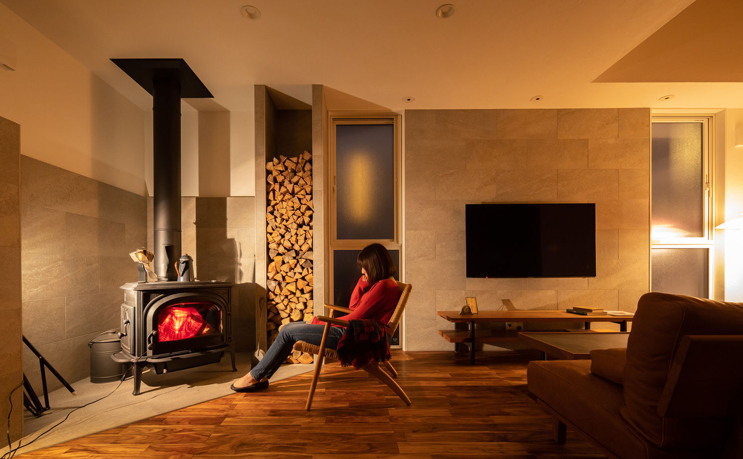 エーセンス建築設計 【36坪】中庭があるコの字型の平屋。バーカウンターと薪ストーブで大人時間を愉しむの建築実例画像6