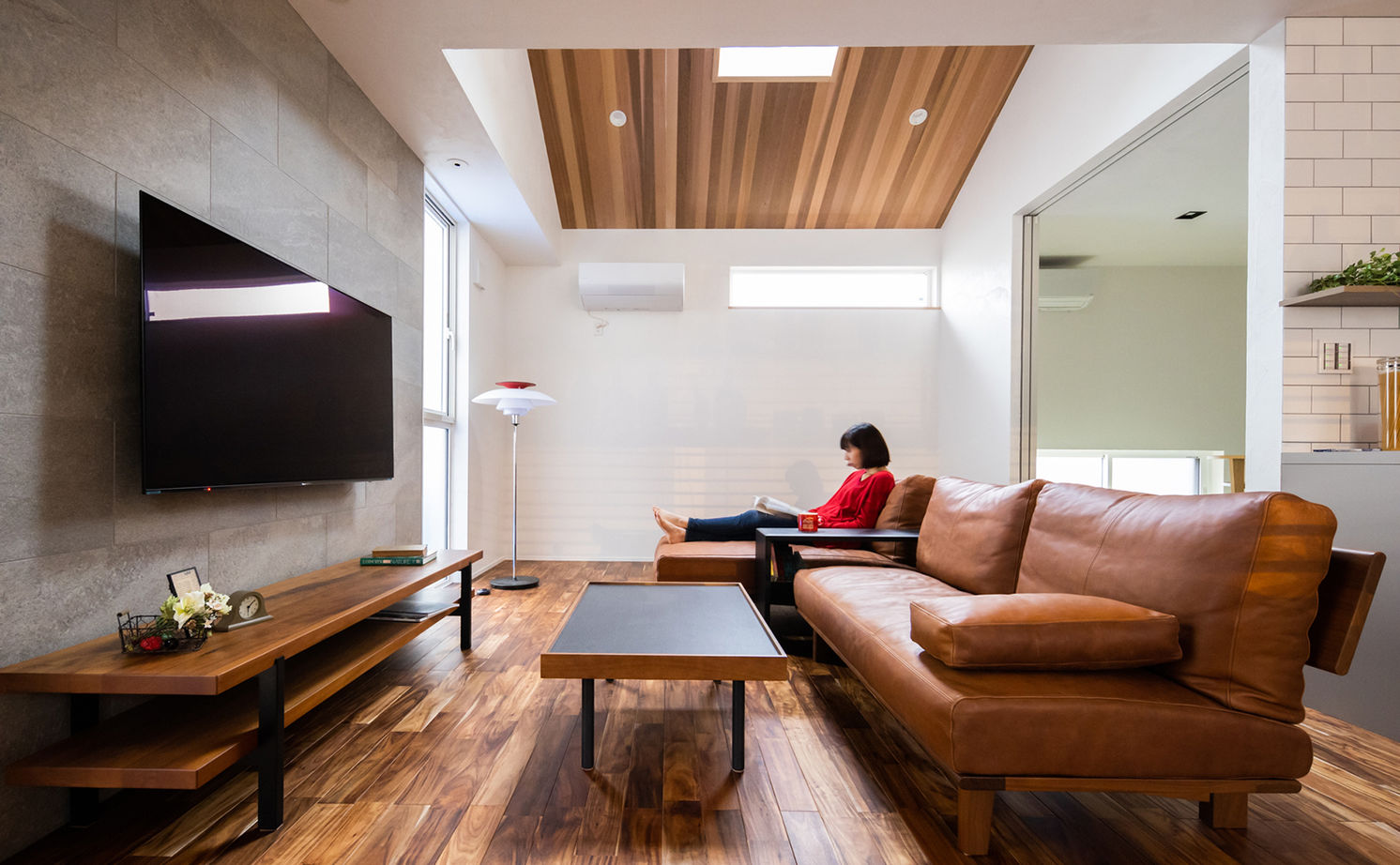 エーセンス建築設計 【36坪】中庭があるコの字型の平屋。バーカウンターと薪ストーブで大人時間を愉しむの建築実例画像7