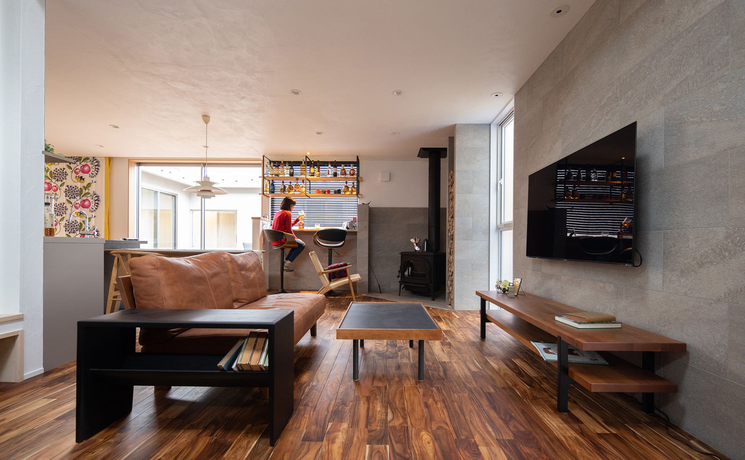 エーセンス建築設計 【36坪】中庭があるコの字型の平屋。バーカウンターと薪ストーブで大人時間を愉しむの建築実例画像8