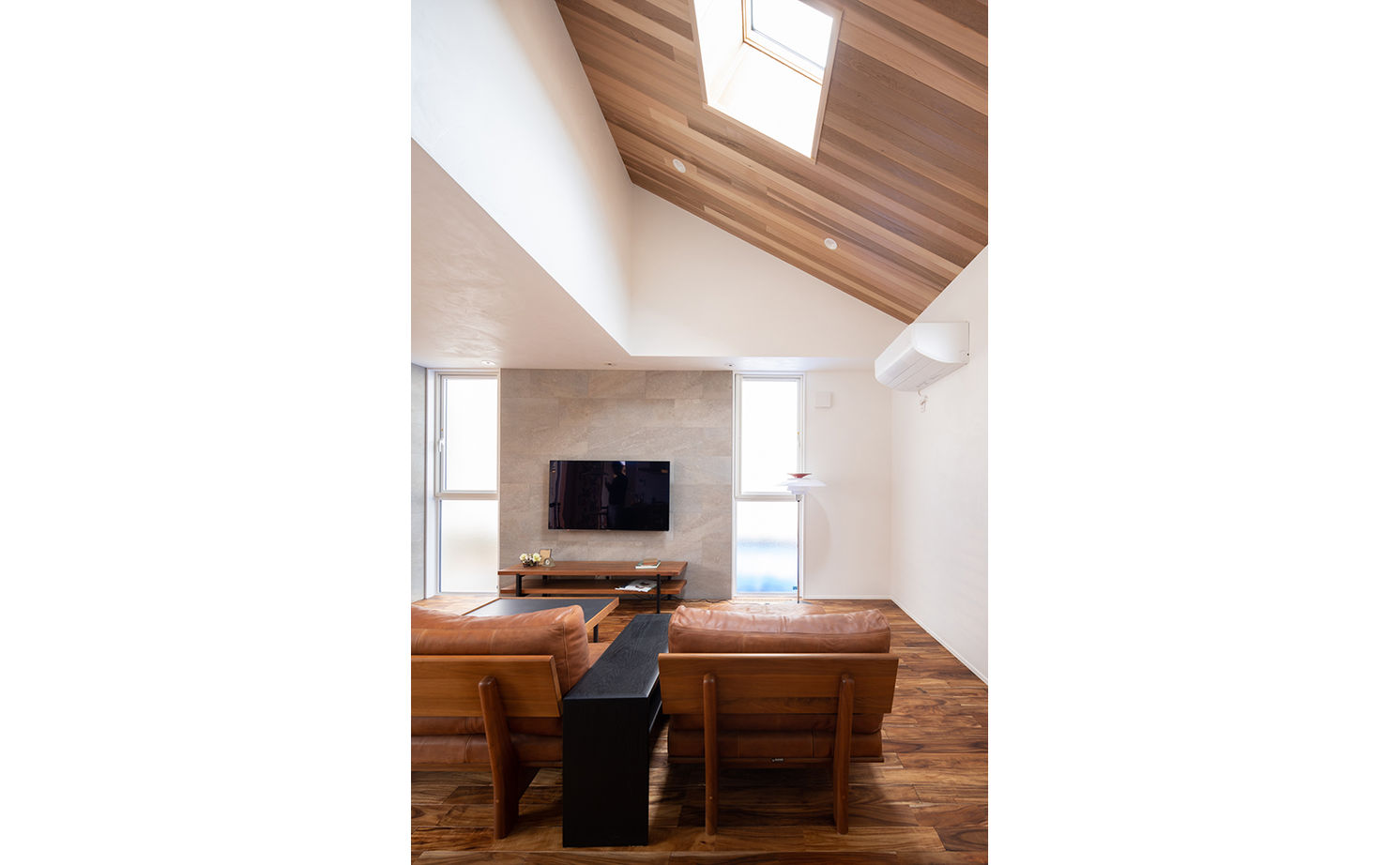 エーセンス建築設計 【36坪】中庭があるコの字型の平屋。バーカウンターと薪ストーブで大人時間を愉しむの建築実例画像10