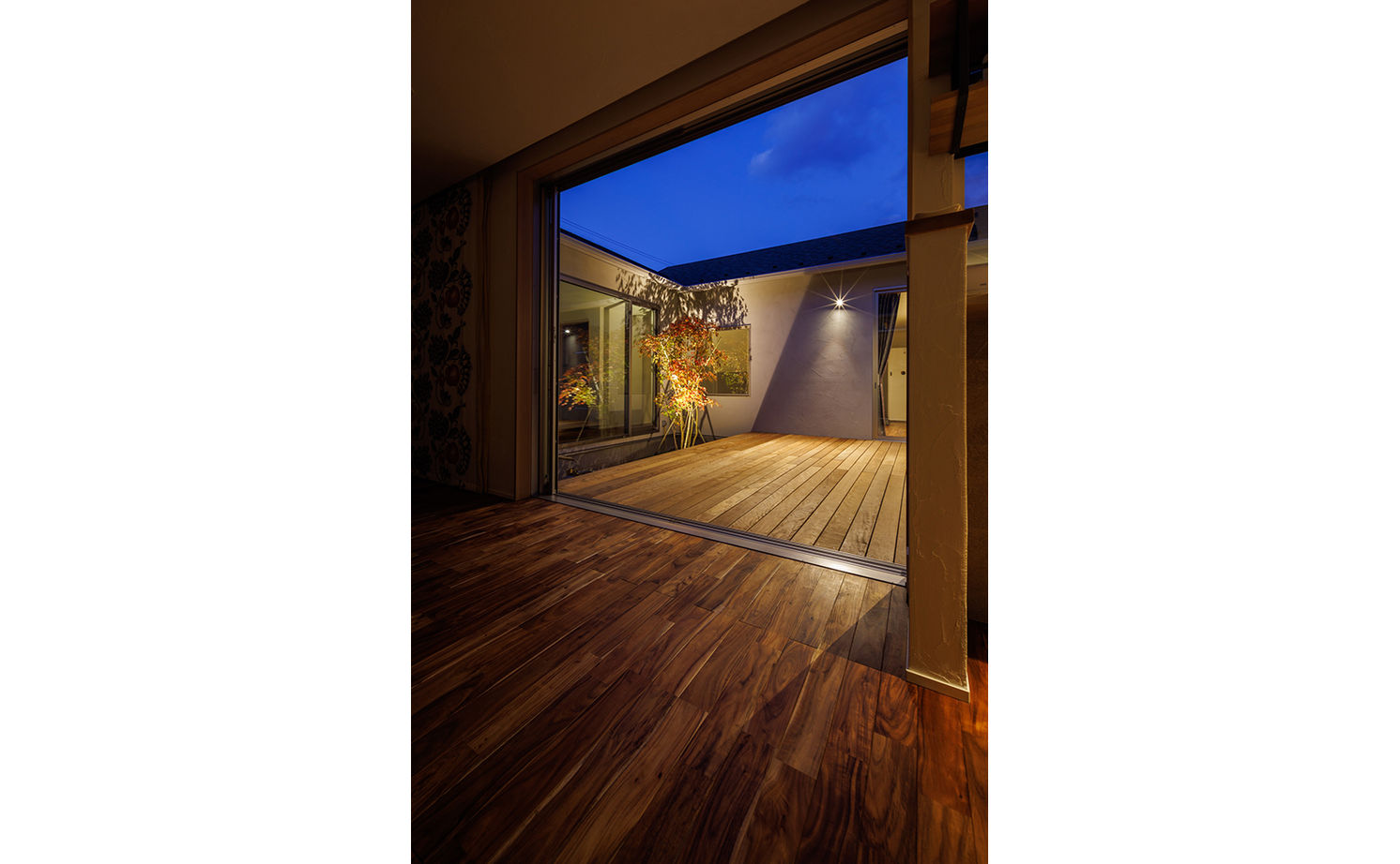 エーセンス建築設計 【36坪】中庭があるコの字型の平屋。バーカウンターと薪ストーブで大人時間を愉しむの建築実例画像11