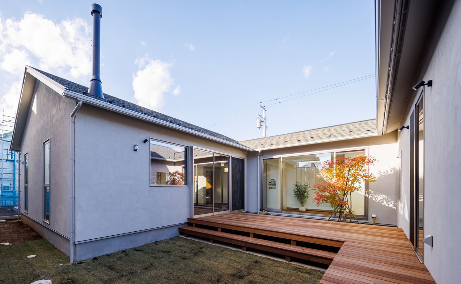 エーセンス建築設計 【36坪】中庭があるコの字型の平屋。バーカウンターと薪ストーブで大人時間を愉しむの建築実例画像13