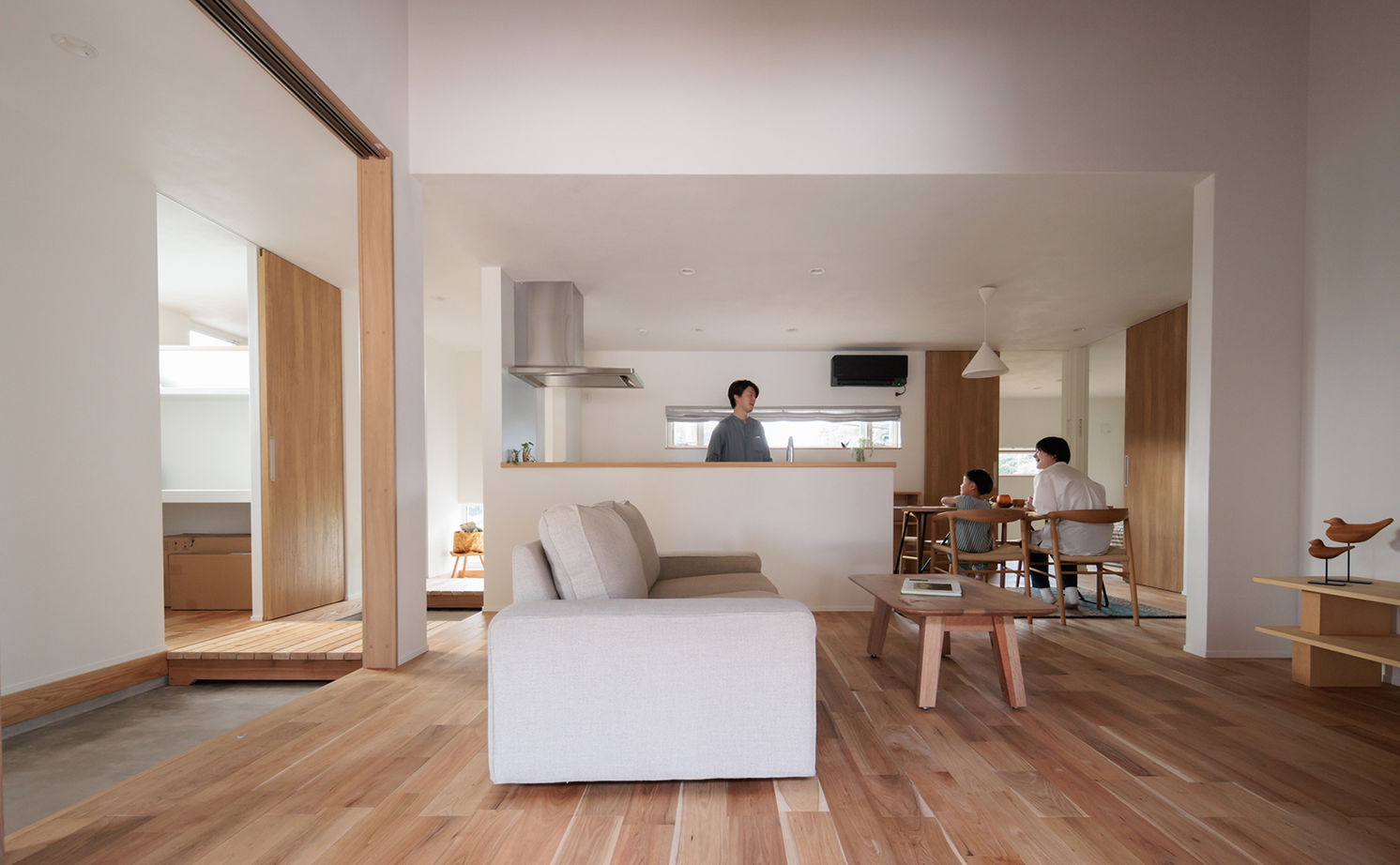 エーセンス建築設計 【2000万円台/約35坪/間取り図有】借景の緑を取り入れ、自然に溶け込む。通り土間のある平屋の建築実例画像2