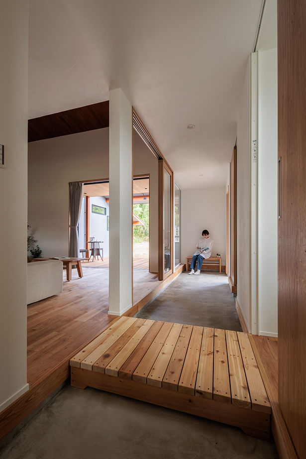 エーセンス建築設計 【2000万円台/約35坪/間取り図有】借景の緑を取り入れ、自然に溶け込む。通り土間のある平屋の建築実例画像4