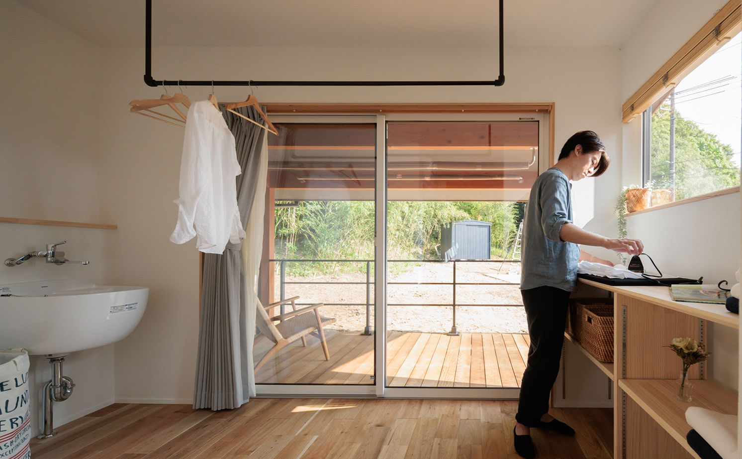 エーセンス建築設計 【2000万円台/約35坪/間取り図有】借景の緑を取り入れ、自然に溶け込む。通り土間のある平屋の建築実例画像6