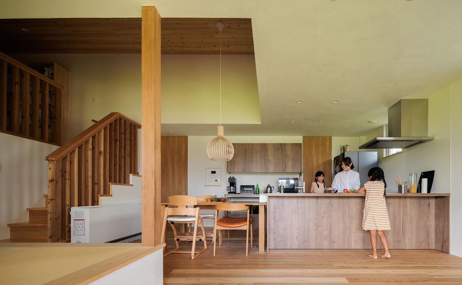 エーセンス建築設計 【2000万円台/約29坪】家族の気配を感じる、ちょうどいい距離感。広い庭に建つ縁側デッキのある平屋の建築実例画像5