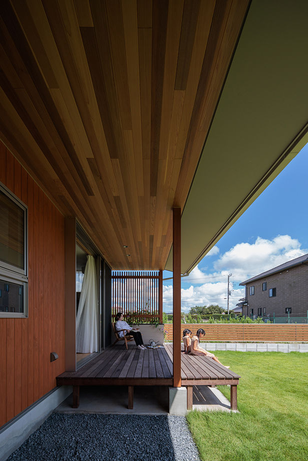 エーセンス建築設計 【2000万円台/約29坪】家族の気配を感じる、ちょうどいい距離感。広い庭に建つ縁側デッキのある平屋の建築実例画像6