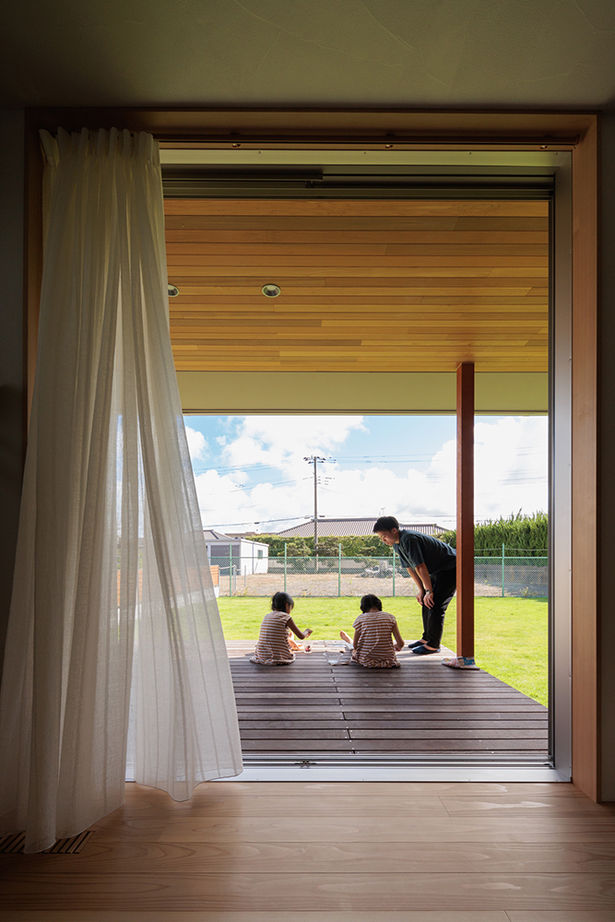 エーセンス建築設計 【2000万円台/約29坪】家族の気配を感じる、ちょうどいい距離感。広い庭に建つ縁側デッキのある平屋の建築実例画像7