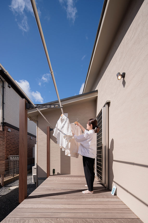 エーセンス建築設計 【2000万円台/約29坪】家族の気配を感じる、ちょうどいい距離感。広い庭に建つ縁側デッキのある平屋の建築実例画像9
